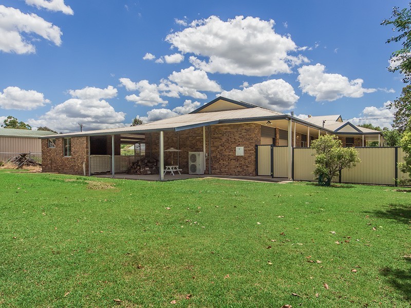 1 Honeysuckle Ct, Walloon QLD 4306