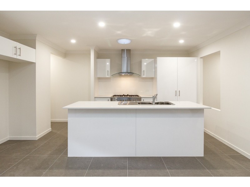 14 John st, Walloon QLD 4306