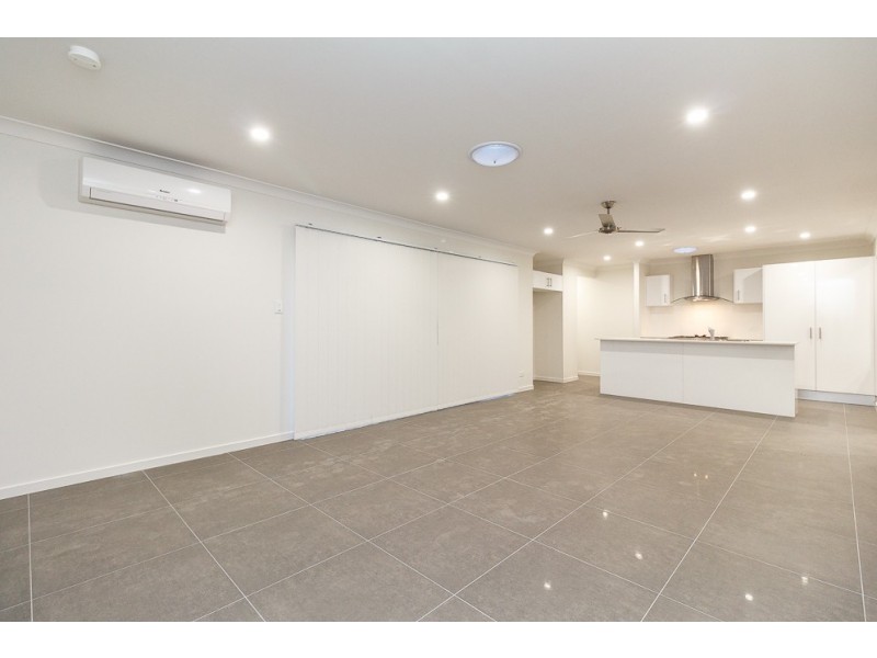 14 John st, Walloon QLD 4306