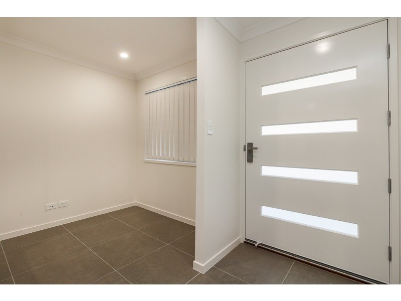 14 John st, Walloon QLD 4306