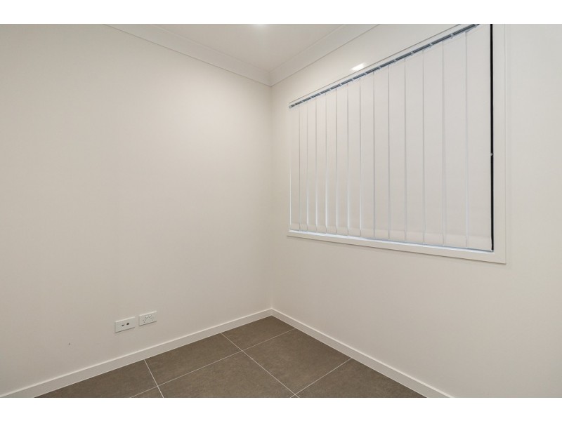 14 John st, Walloon QLD 4306