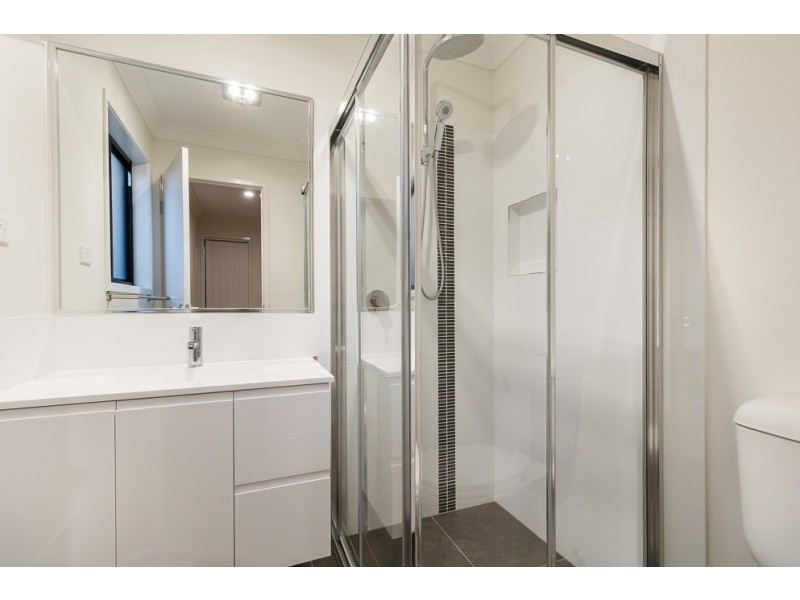 14 John st, Walloon QLD 4306