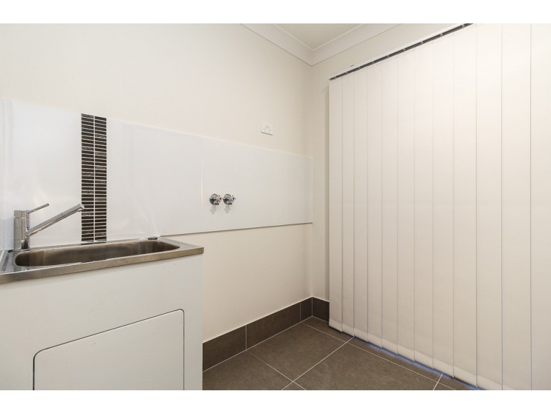 14 John st, Walloon QLD 4306