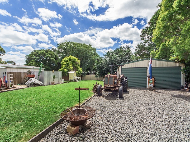 25 Bell St, Walloon QLD 4306