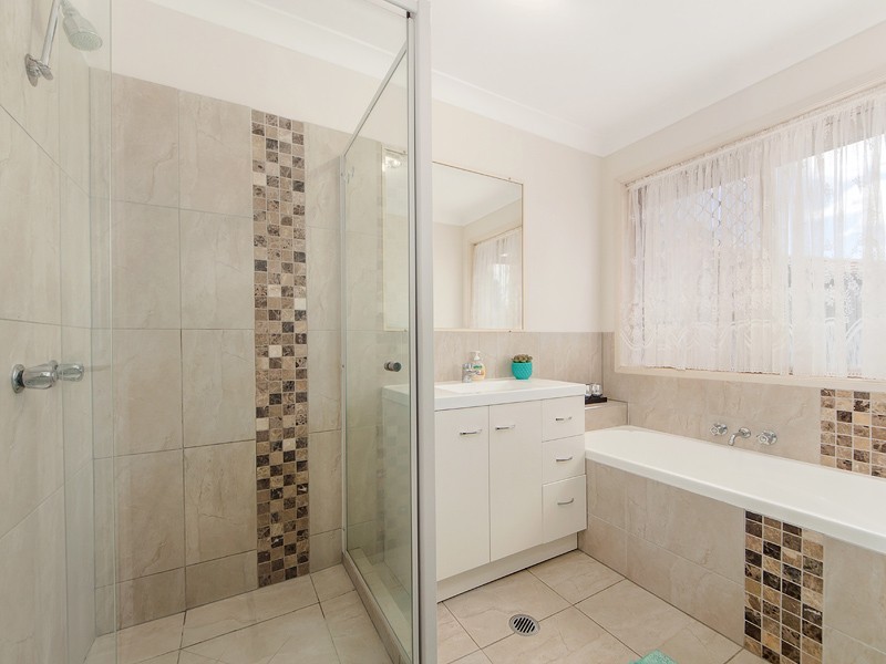 25 Bell St, Walloon QLD 4306