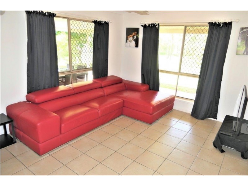 1 Riveroak Court, Lowood QLD 4311