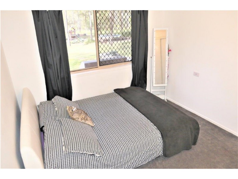 1 Riveroak Court, Lowood QLD 4311