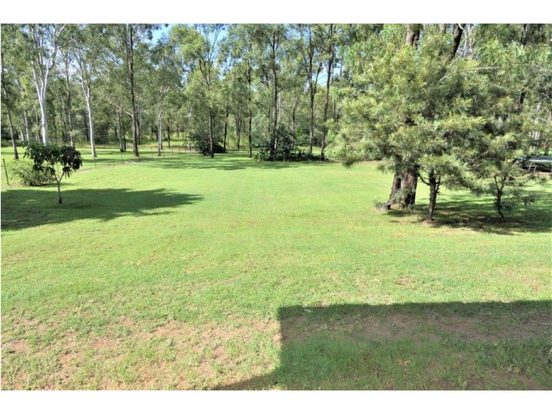 1 Riveroak Court, Lowood QLD 4311