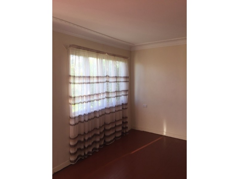 1/2 Daniel Street, Lowood QLD 4311