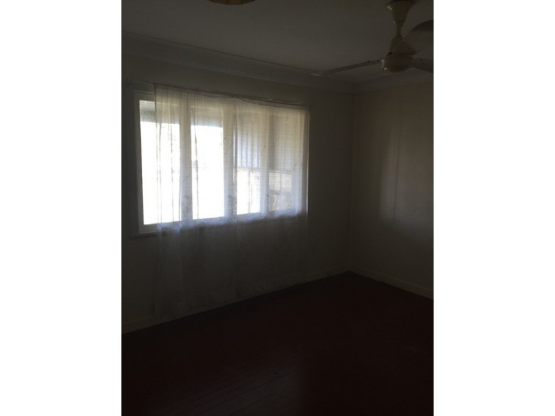 1/2 Daniel Street, Lowood QLD 4311