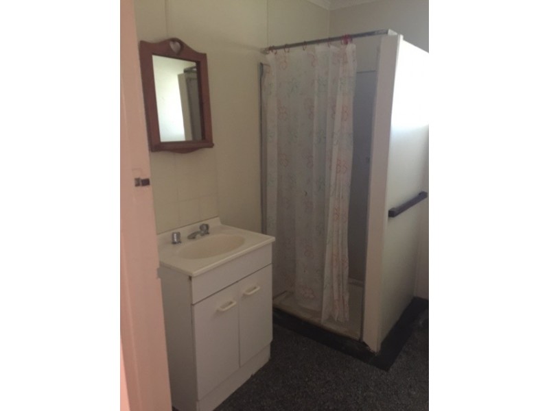 1/2 Daniel Street, Lowood QLD 4311