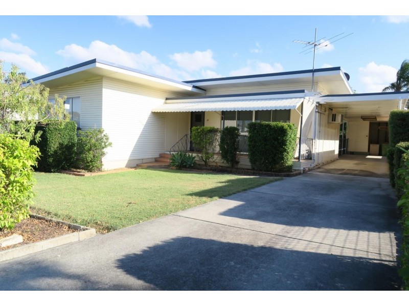 11 Gomer St, Booval QLD 4304