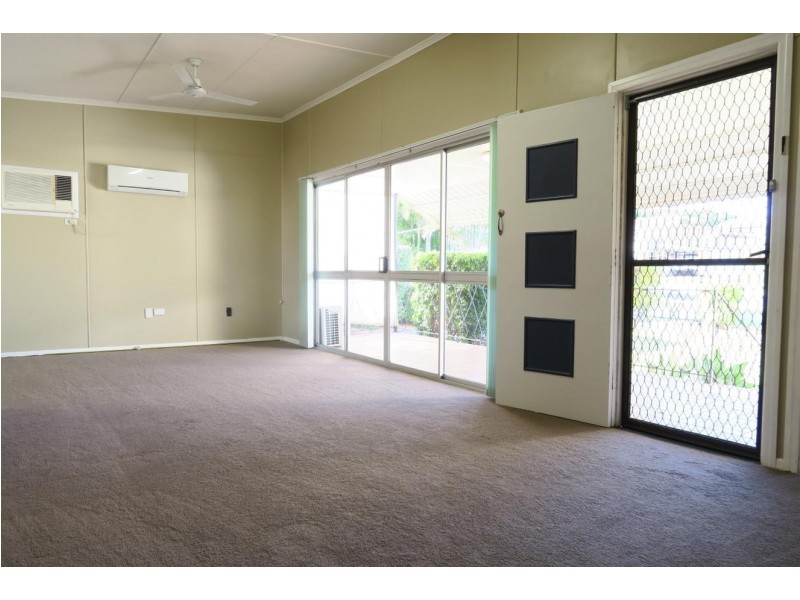 11 Gomer St, Booval QLD 4304