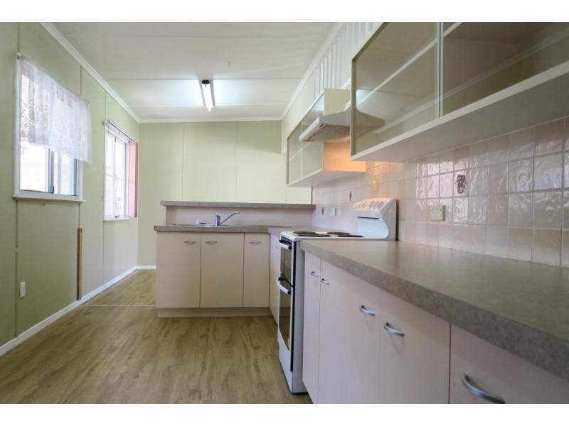 11 Gomer St, Booval QLD 4304