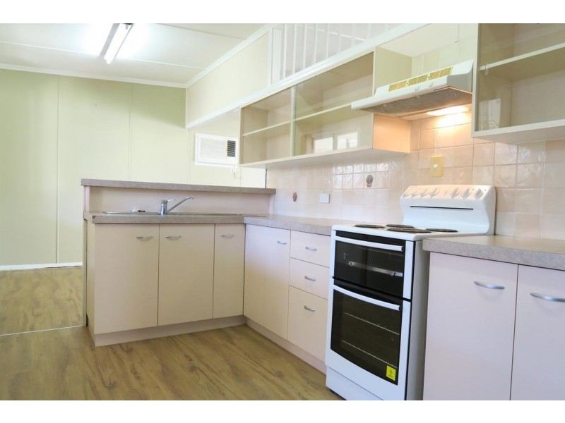 11 Gomer St, Booval QLD 4304