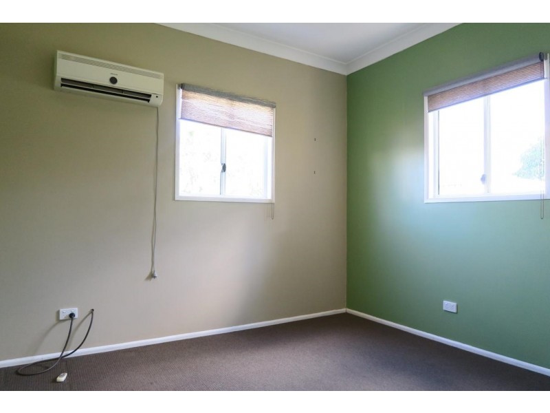 11 Gomer St, Booval QLD 4304