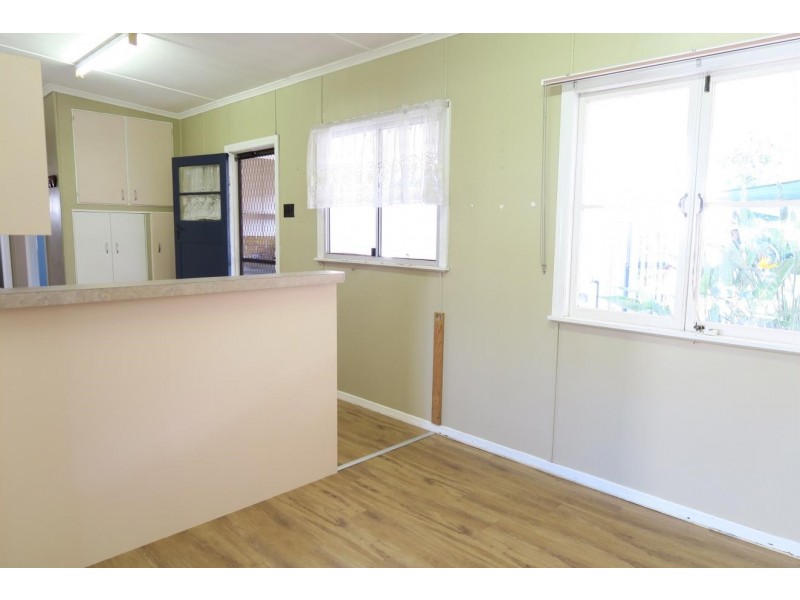 11 Gomer St, Booval QLD 4304