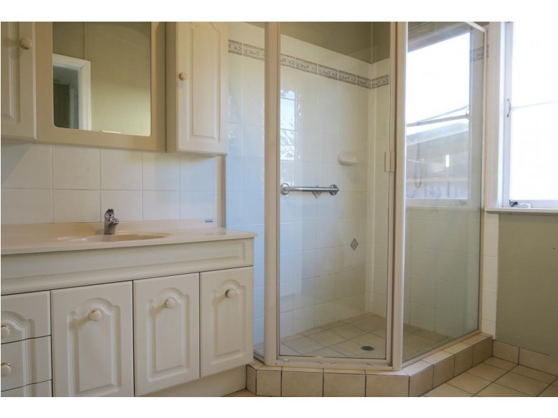 11 Gomer St, Booval QLD 4304