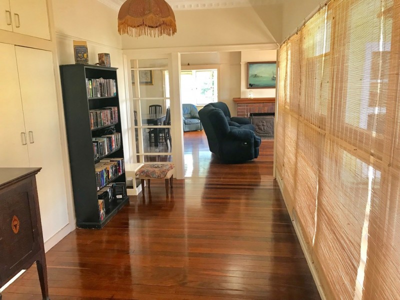 2 Ellen St, Lowood QLD 4311