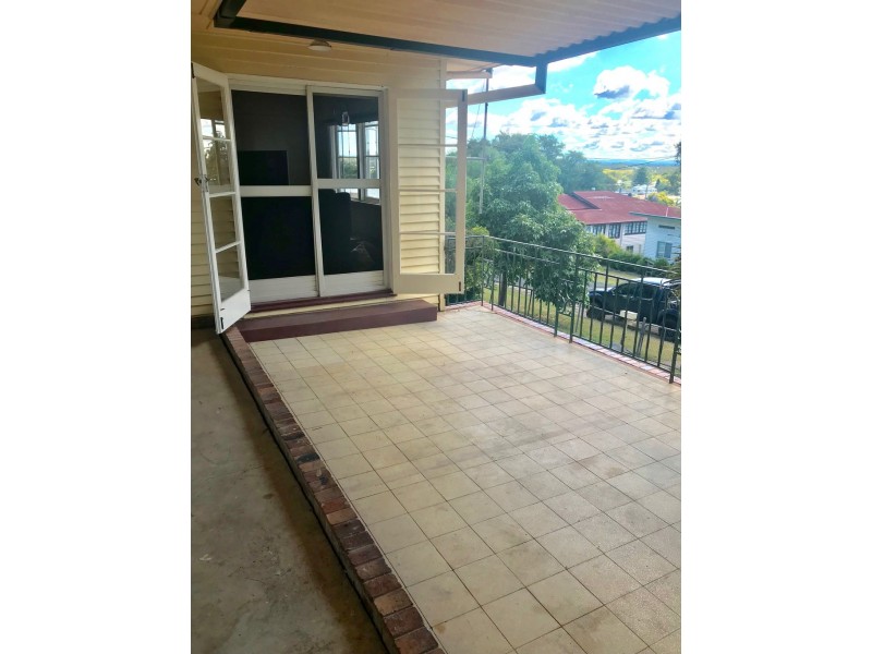 2 Ellen St, Lowood QLD 4311