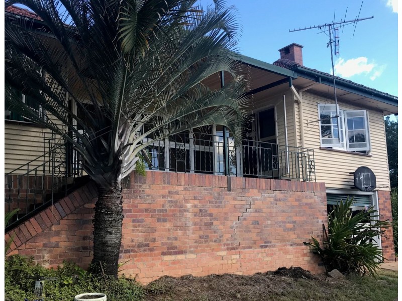 2 Ellen St, Lowood QLD 4311