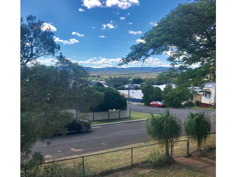 2 Ellen St, Lowood QLD 4311