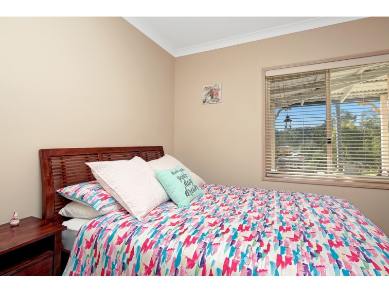 4 Daintree Crt, Fernvale QLD 4306