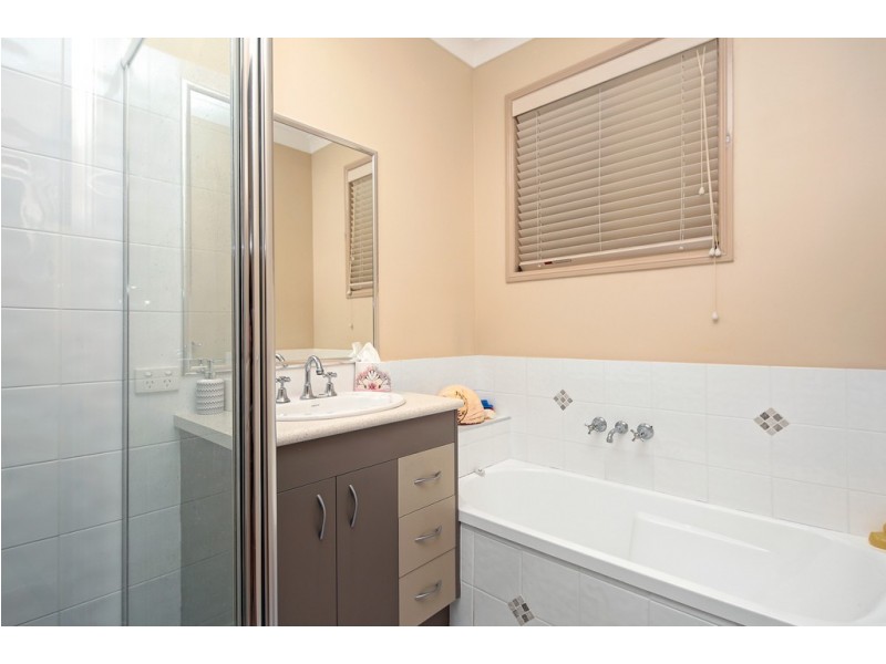 4 Daintree Crt, Fernvale QLD 4306