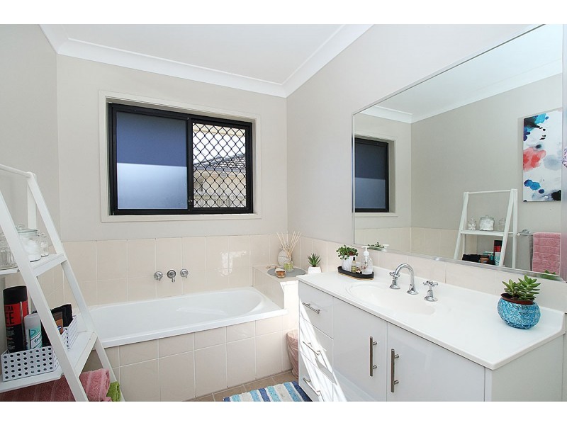 96 Reif St, Flinders View QLD 4305