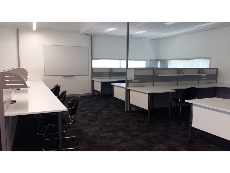 8 Gordon st, Ipswich QLD 4305