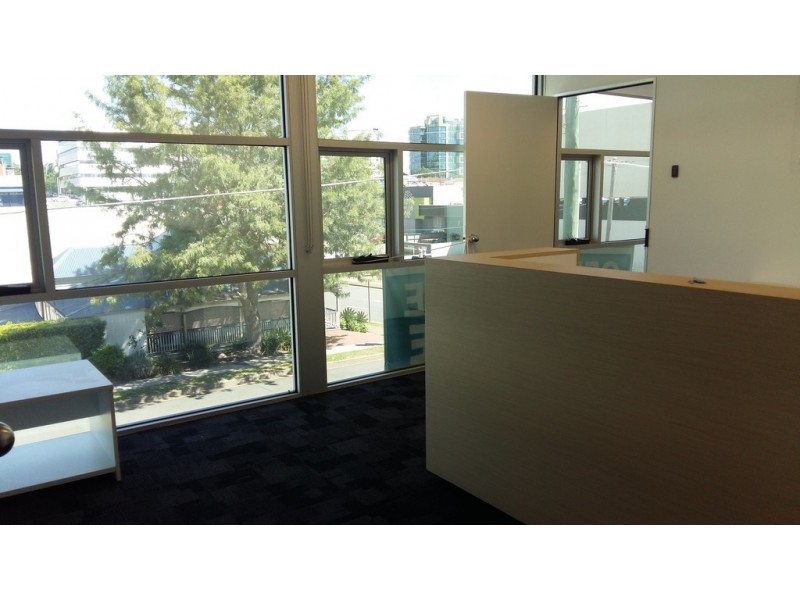8 Gordon st, Ipswich QLD 4305