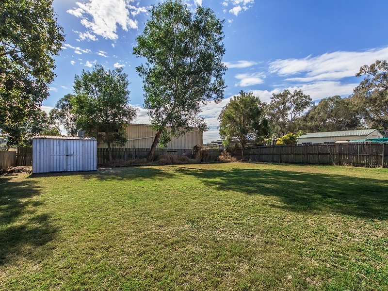 33 Bell St, Walloon QLD 4306