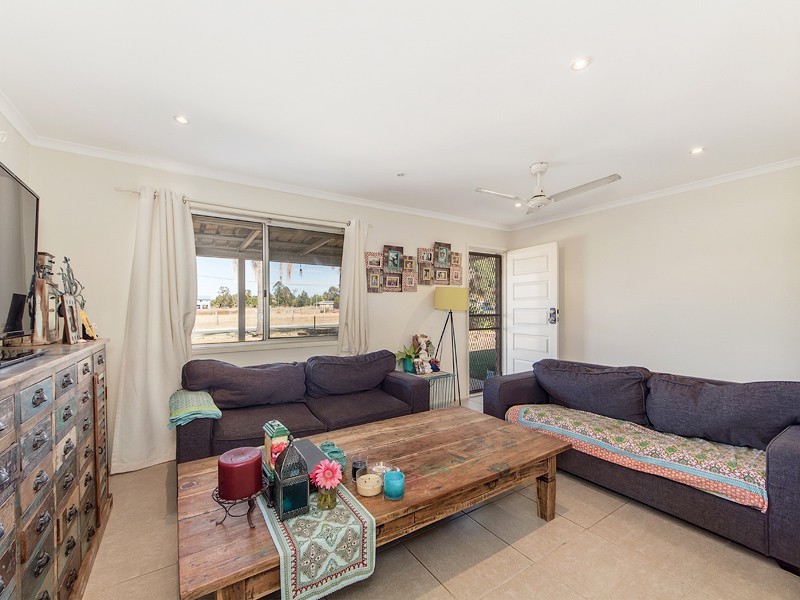 33 Bell St, Walloon QLD 4306