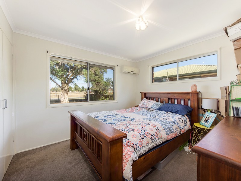 33 Bell St, Walloon QLD 4306