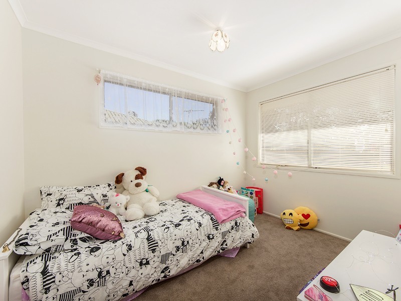 33 Bell St, Walloon QLD 4306
