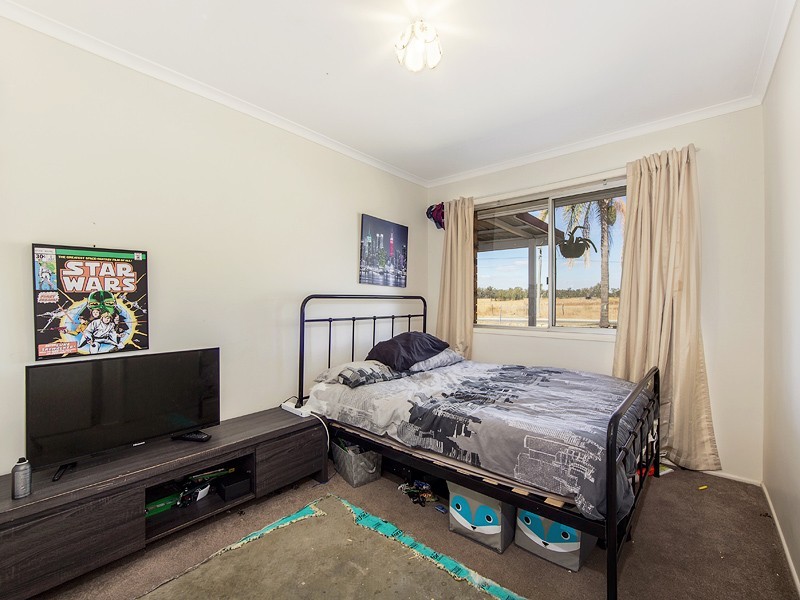 33 Bell St, Walloon QLD 4306