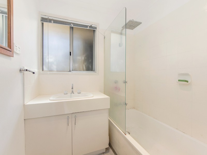 33 Bell St, Walloon QLD 4306