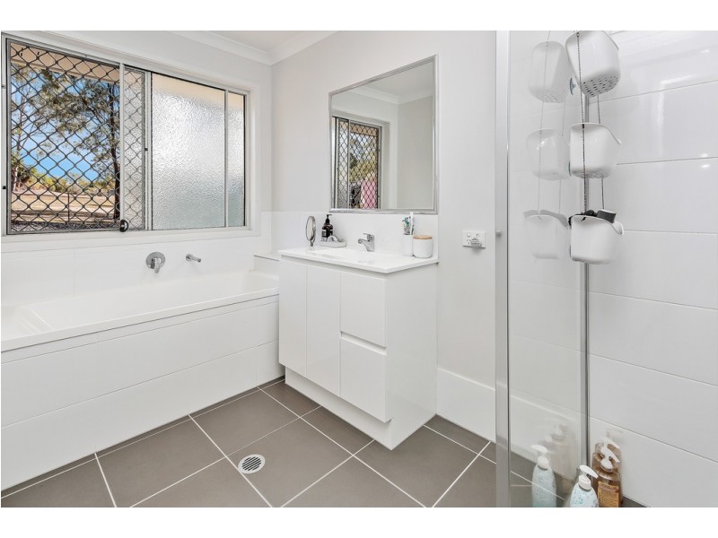 1A Firetail Ave, Regency Downs QLD 4341