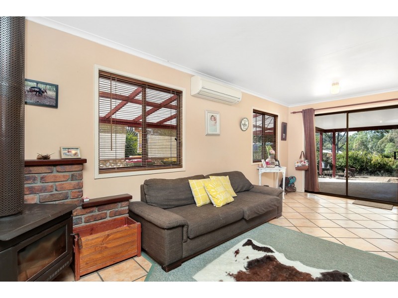 4 Wagtail Dr, Regency Downs QLD 4341
