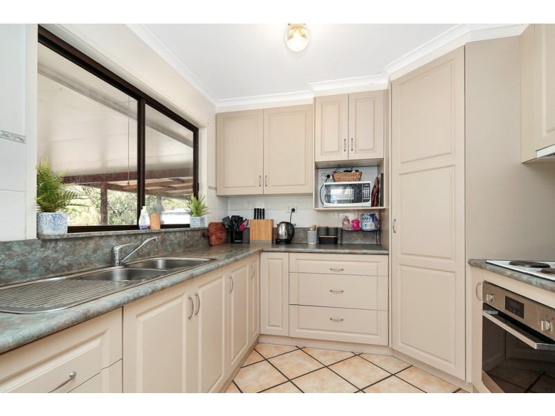 4 Wagtail Dr, Regency Downs QLD 4341