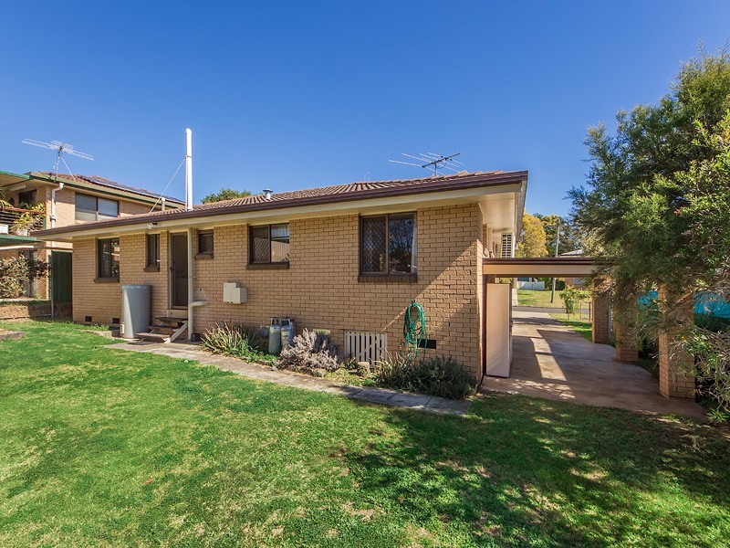 40 Rumsey Dr, Raceview QLD 4305