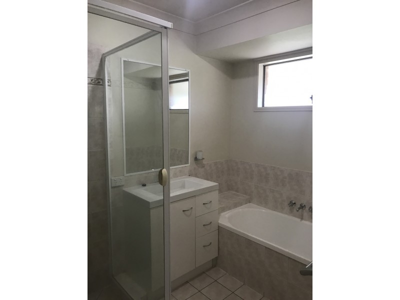 54 Selwyn St, North Booval QLD 4304