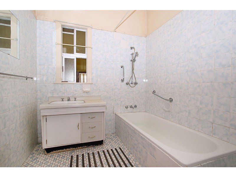 15 Cairns Road, Ebbw Vale QLD 4304