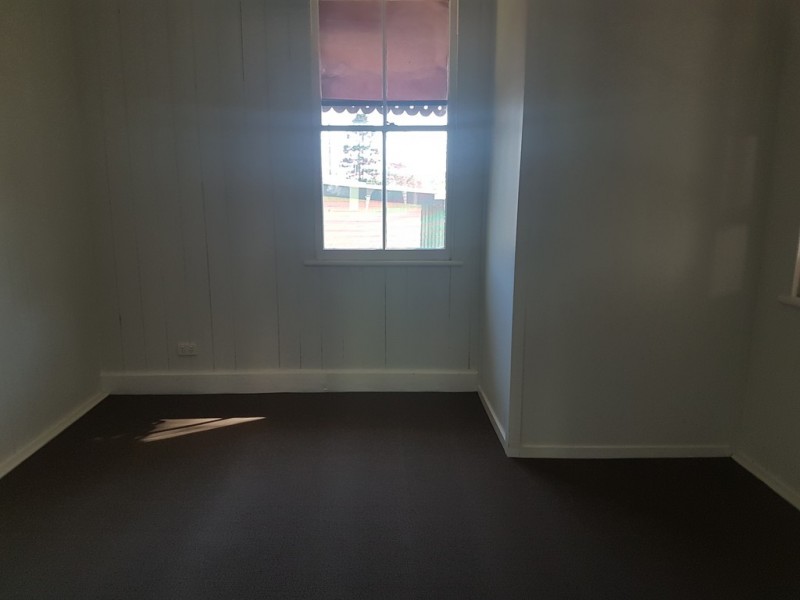 4 Siemons Street, One Mile QLD 4305