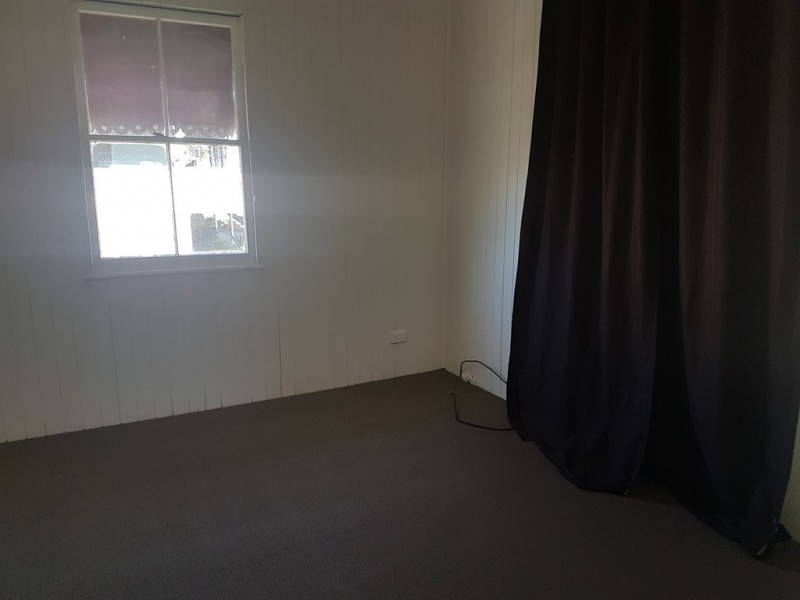 4 Siemons Street, One Mile QLD 4305