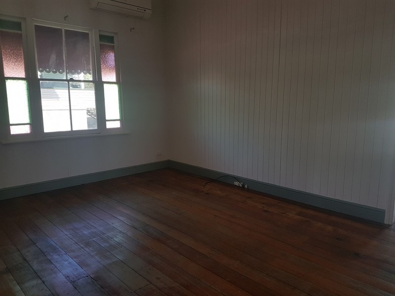 4 Siemons Street, One Mile QLD 4305