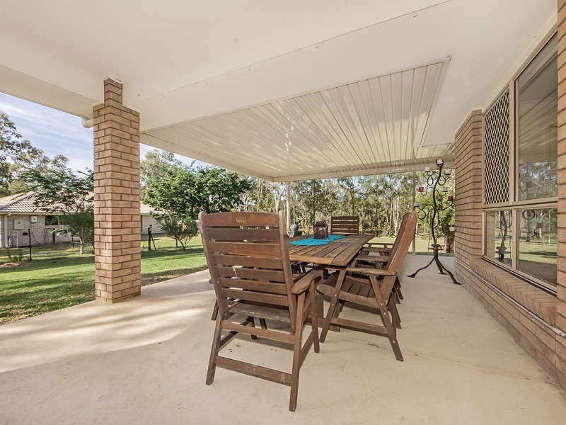 1 River Oak Court, Lowood QLD 4311