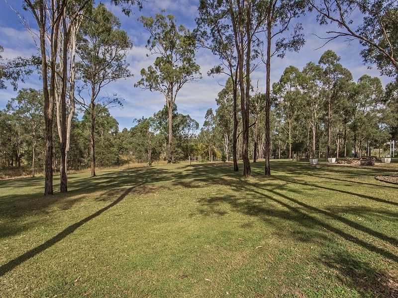 1 River Oak Court, Lowood QLD 4311