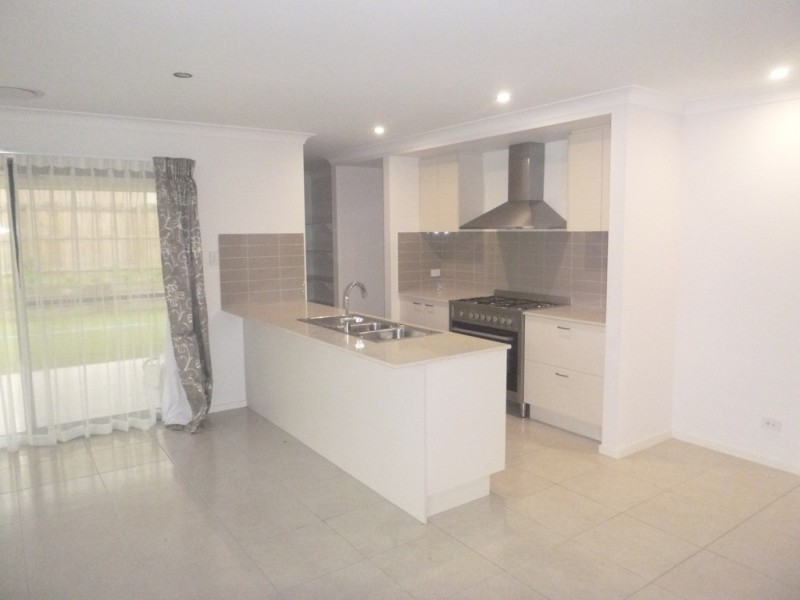 9 Botany Dr, South Ripley QLD 4306