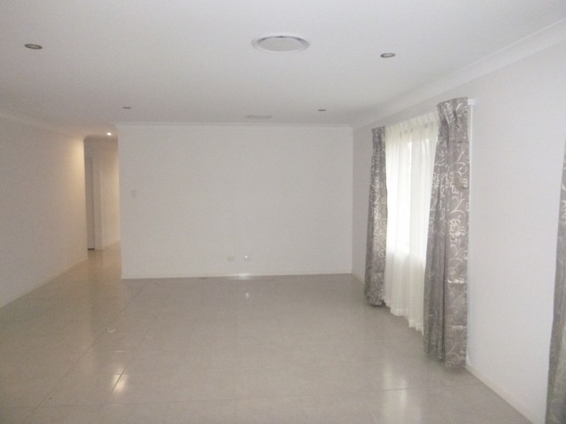 9 Botany Dr, South Ripley QLD 4306